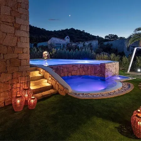Luxury In Granito Sardo Con Piscina Villa
