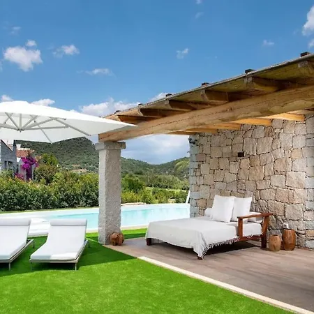 Villa Luxury In Granito Sardo Con Piscina
