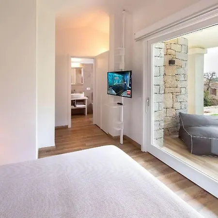 Luxury In Granito Sardo Con Piscina Villa Castiadas