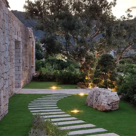 Luxury In Granito Sardo Con Piscina