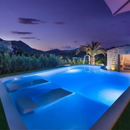 Villa Luxury In Granito Sardo Con Piscina
